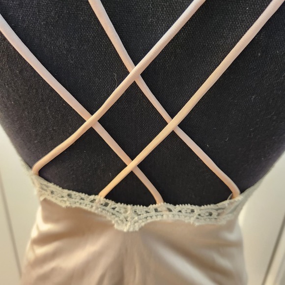 Vanity Fair Blush and Cream Camisole Nylon Romantic Lace Detail Women's 30 - Picture 8 of 12